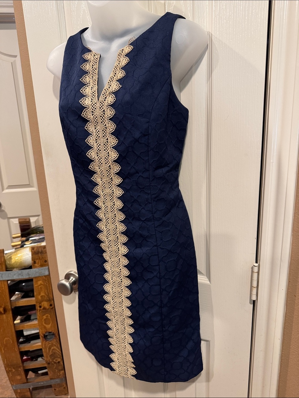 Pappagallo Navy and Gold Sleeveless Dress.
Sz 6 - Picture 3 of 10